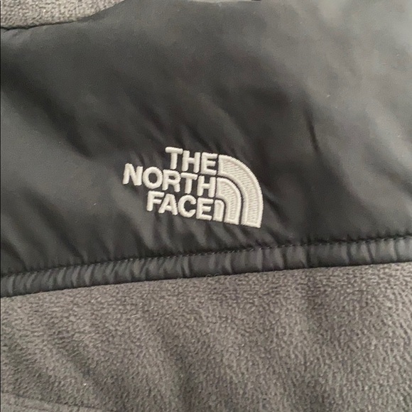 North Face down jacket Youth Large - Picture 5 of 6